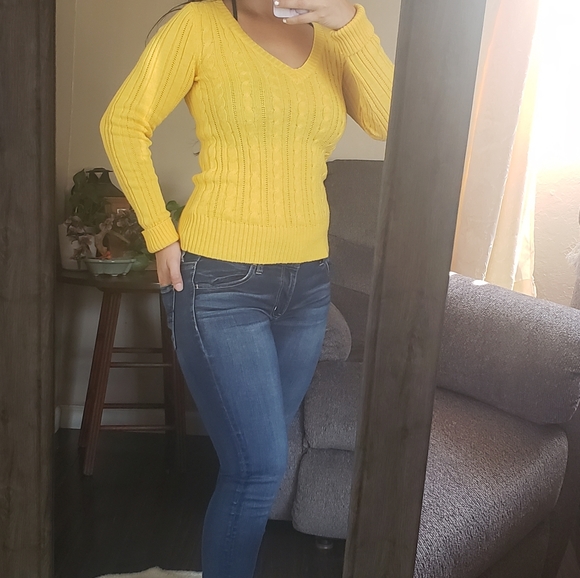 Women's Fitted Cable Knit Sweater - Picture 2 of 6